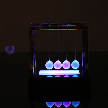 Colorate Luminescente lui Newton de mișcare perpetuă de a lovi mingea pentru a transfera impulsul pendulului pentru a conserva mingea