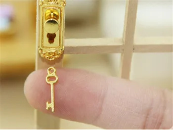 FIERBINTE 1 BUC casă de Păpuși în Miniatură Butoane din Alamă Placa cu gaura Cheii Cheile Set Ușa Accesoriu de Blocare a Ușii Cu Cheile de jucărie