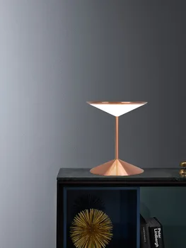 Design Geometric LED Lampă de Masă a Crescut de Aur Chrome Lampa de Birou Nordic Decor Dormitor Noptieră Lumini de Noapte OZN în Formă de Tabel Lumini