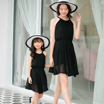 2019 rochie nouă Familie de Îmbrăcăminte de vară, Mama fiica negru rochie de potrivire Occident stil fără Mâneci plajă mama și duaghter