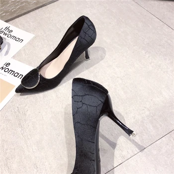 Yuerui Cataramă de Metal Stiletto Superficial Sens de Design francez a Subliniat Sexy Negru Toate-meci de Pantofi Singur 2020 Femeie Tocuri inalte