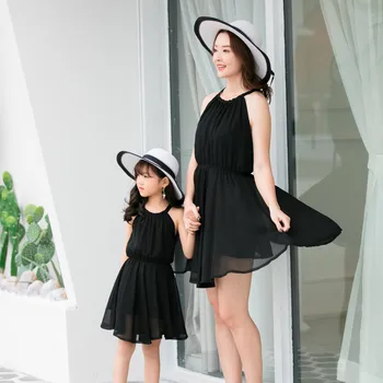 2019 rochie nouă Familie de Îmbrăcăminte de vară, Mama fiica negru rochie de potrivire Occident stil fără Mâneci plajă mama și duaghter
