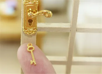 FIERBINTE 1 BUC casă de Păpuși în Miniatură Butoane din Alamă Placa cu gaura Cheii Cheile Set Ușa Accesoriu de Blocare a Ușii Cu Cheile de jucărie